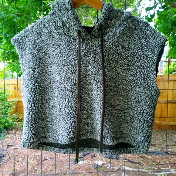 Wild Fable Hoodie Vest - Picture 6 of 7